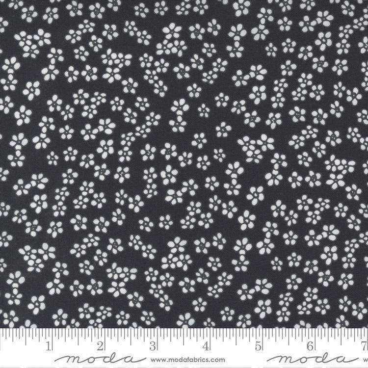 Moda - Black w/ White Flowers - Create - Alli K Design - 11524-15