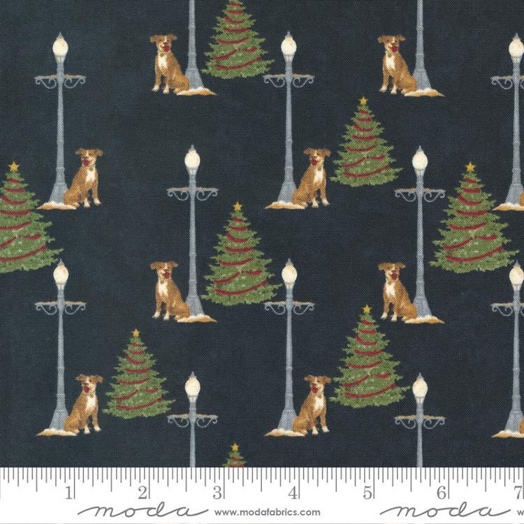 Moda - Shoppes on Main - Street Light Novelty Christmas Tree Dog - Charcoal