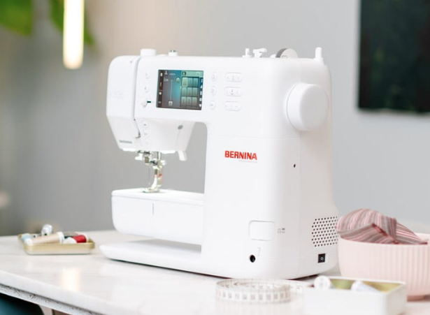 BERNINA 335 - PICK UP IN STORE ONLY