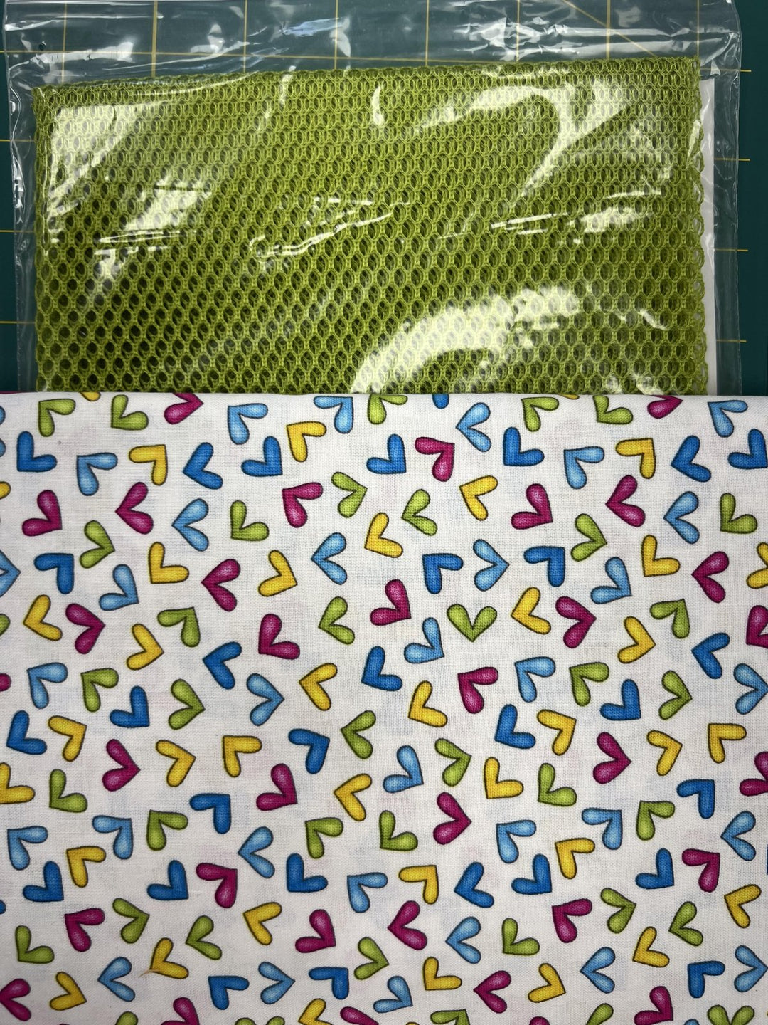 KIT - It's A Cinch - MEDIUM 26"H x 20"W - Hearts and Lime mesh