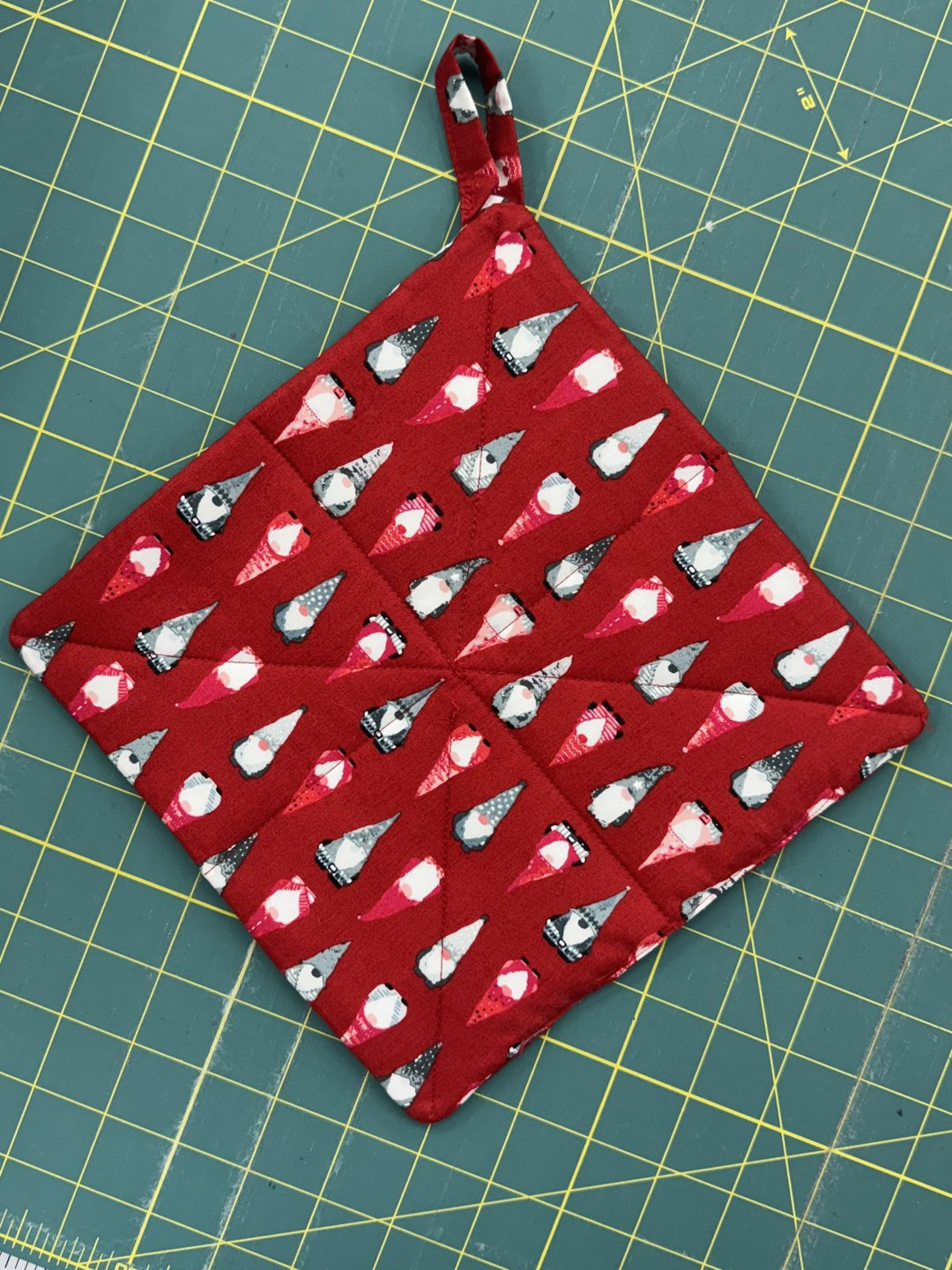 KIT - Pot Holder - Gnomes Red 9"x9"