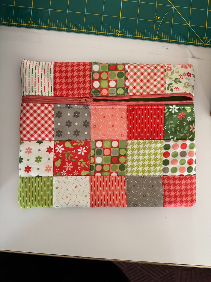 KIT - Patchwork Pouch - Poinsettia and Pear  9.5" wide x 8" tall