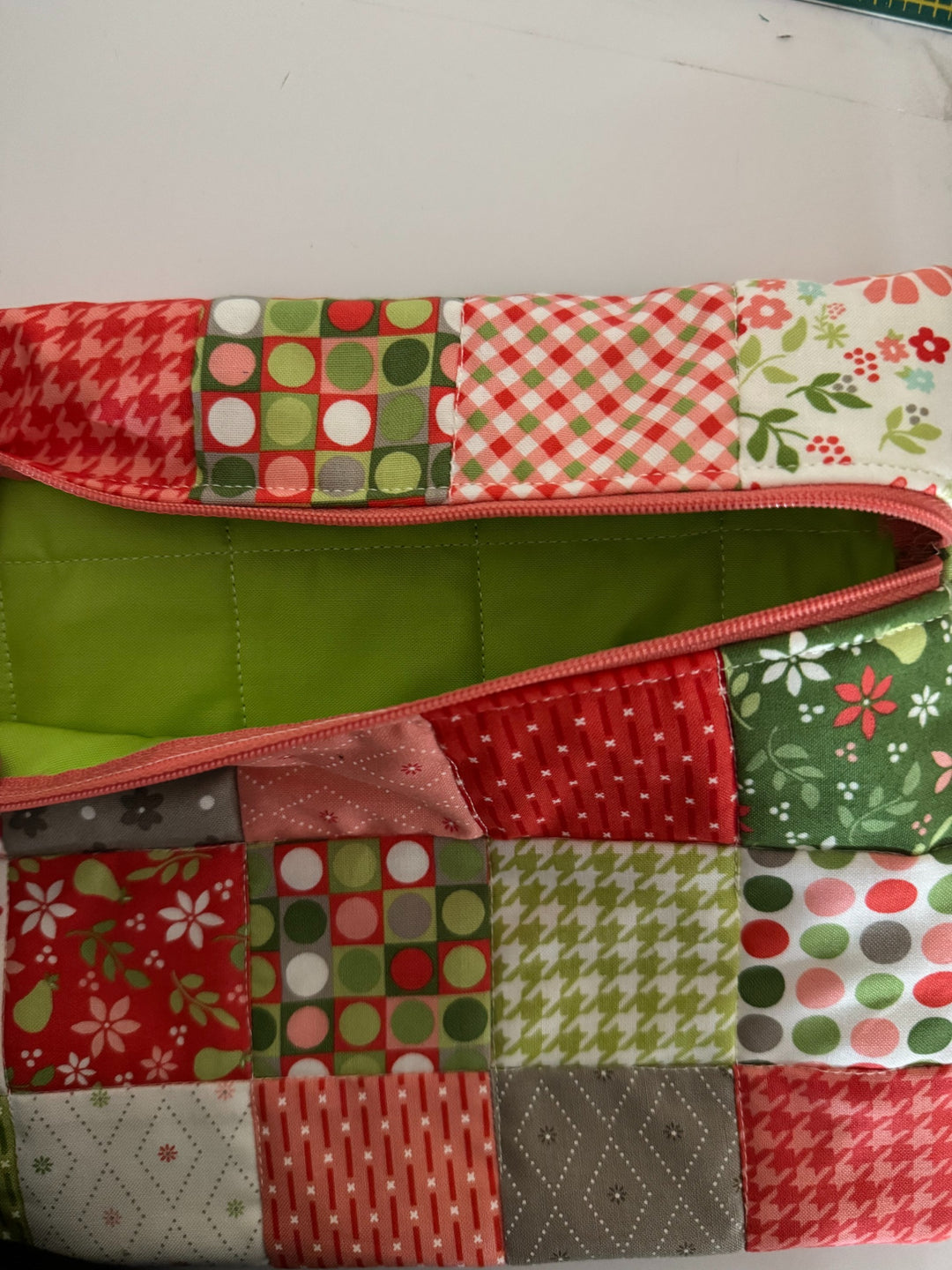 KIT - Patchwork Pouch - Poinsettia and Pear  9.5" wide x 8" tall