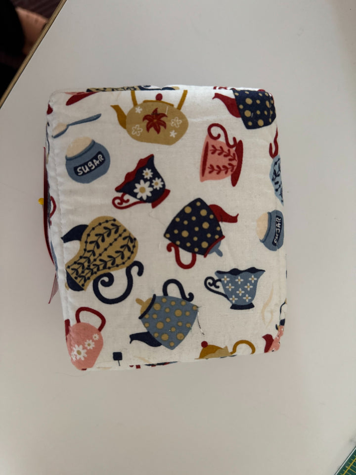 Kit - Petit Four Basket - Blue Paid & Teapots 2.5"Hx5"Wx4"D  (Pattern NOT included)